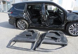 2021 Toyota Highlander - Image 12