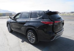2021 Toyota Highlander - Image 6