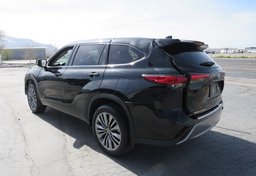 2021 Toyota Highlander - Image 8