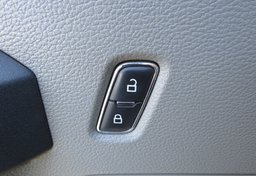 2017 Ford Super Duty F-250 SRW - Image 41