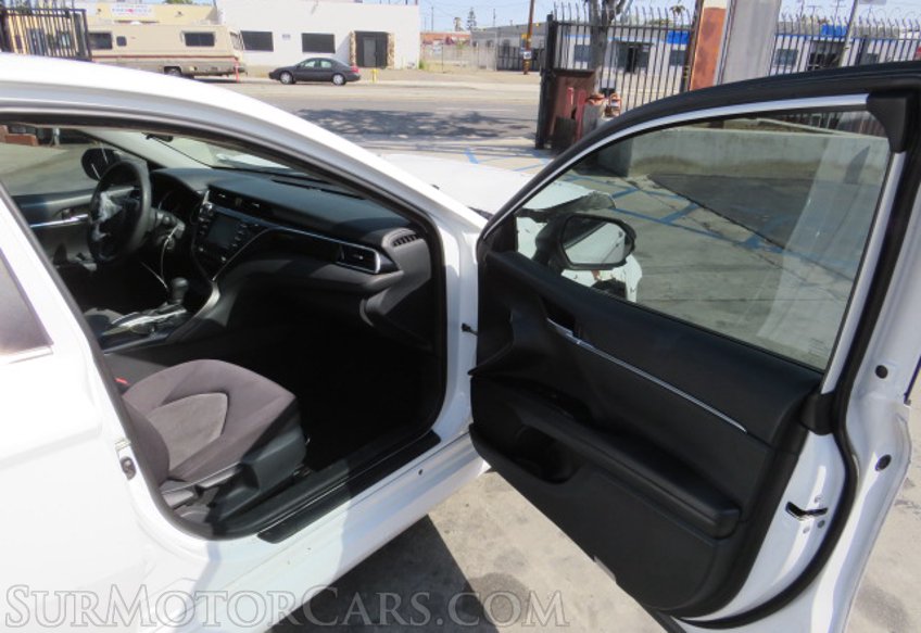 2018 Toyota Camry - Image 19