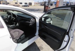 2018 Toyota Camry - Image 19