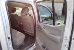 2019 Nissan Frontier - Image 29
