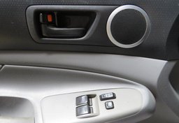 2005 Toyota Tacoma - Image 32