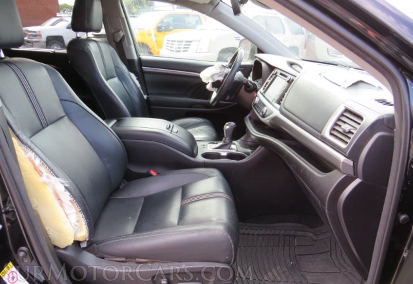 2017 Toyota Highlander - Image 26