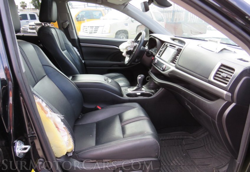 2017 Toyota Highlander - Image 28