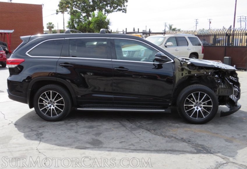 2017 Toyota Highlander - Image 12