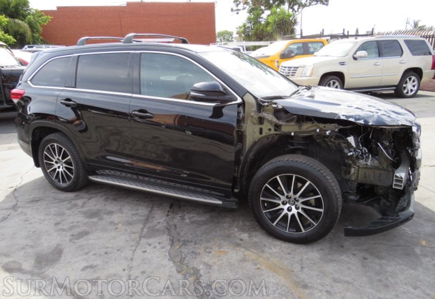 2017 Toyota Highlander - Image 2