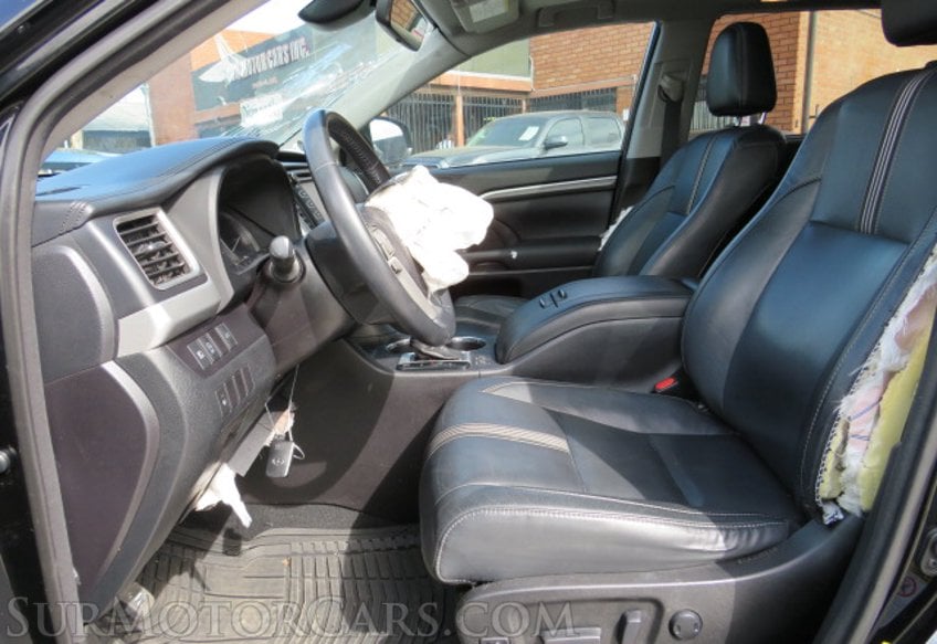 2017 Toyota Highlander - Image 25