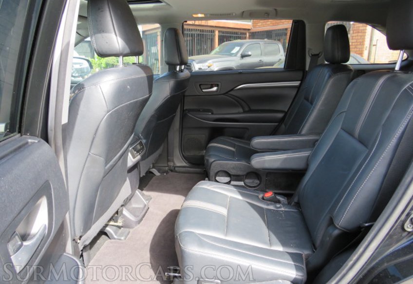 2017 Toyota Highlander - Image 31