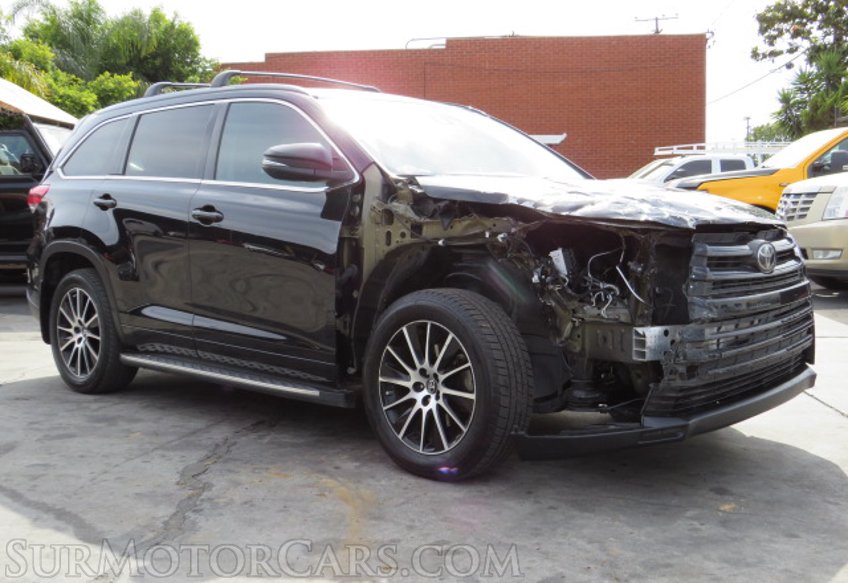 2017 Toyota Highlander - Image 4