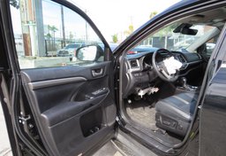 2017 Toyota Highlander - Image 21