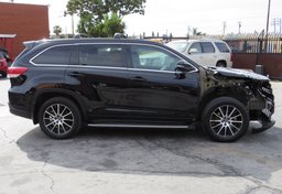 2017 Toyota Highlander - Image 12