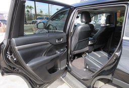 2017 Toyota Highlander - Image 23