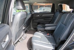 2017 Toyota Highlander - Image 31