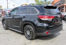 2017 Toyota Highlander - Image 7