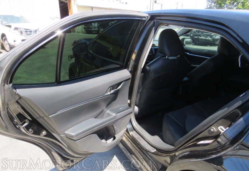 2019 Toyota Camry - Image 18