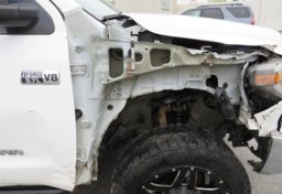 2014 Toyota Tundra 4WD Truck - Image 18