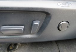 2014 Toyota Tundra 4WD Truck - Image 44