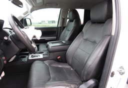 2014 Toyota Tundra 4WD Truck - Image 25