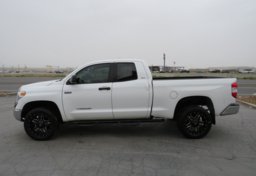 2014 Toyota Tundra 4WD Truck - Image 10
