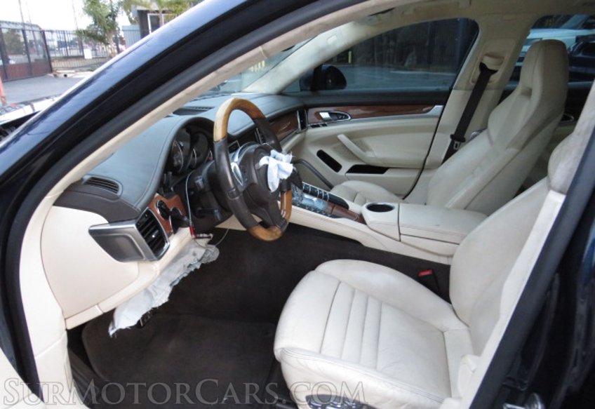 2013 Porsche Panamera - Image 40