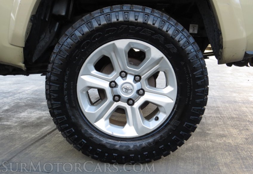 2017 Toyota Tacoma - Image 11