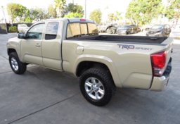 2017 Toyota Tacoma - Image 9