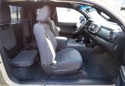 2017 Toyota Tacoma - Image 31