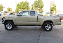 2017 Toyota Tacoma - Image 5