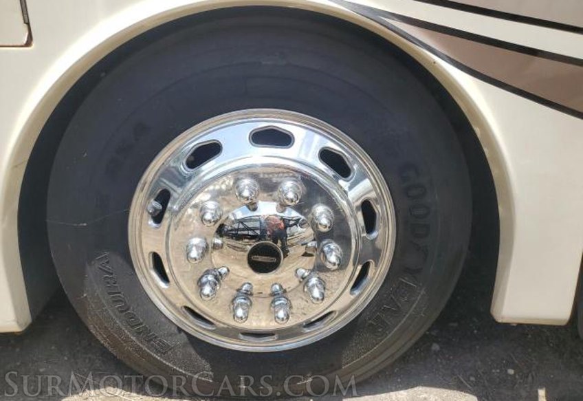 2011 Freightliner XCM Chassis - Image 11