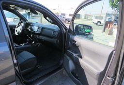 2022 Toyota Tacoma - Image 21