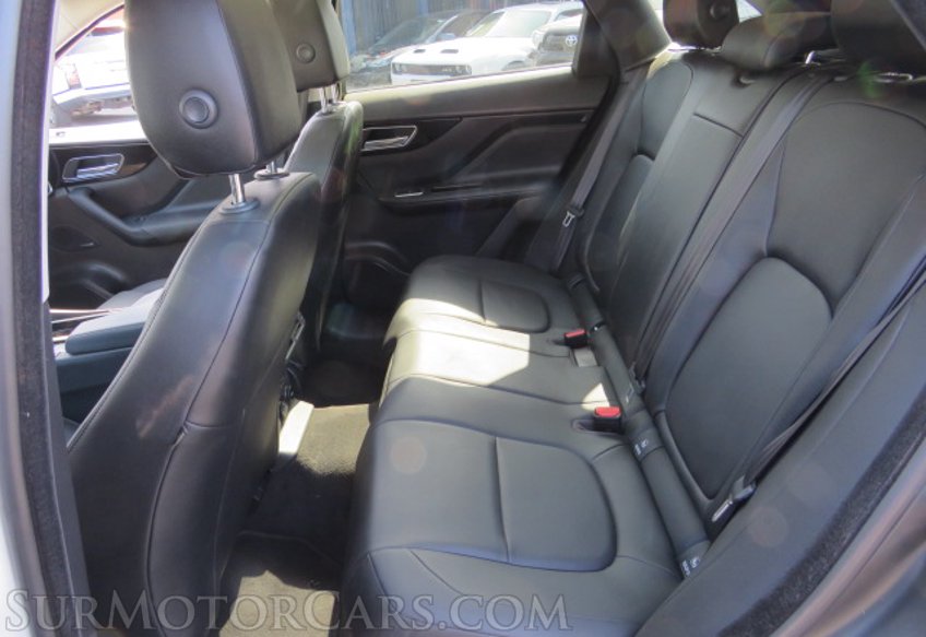 2018 Jaguar F-PACE - Image 31