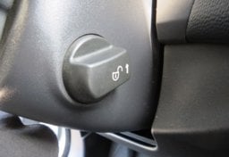 2018 Jaguar F-PACE - Image 41