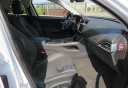 2018 Jaguar F-PACE - Image 28