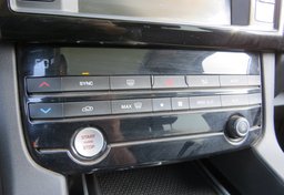 2018 Jaguar F-PACE - Image 38