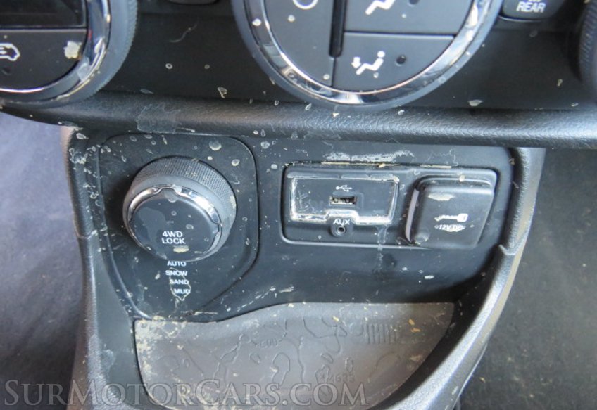 2015 Jeep Renegade - Image 42