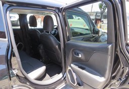 2015 Jeep Renegade - Image 24