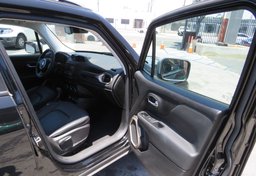 2015 Jeep Renegade - Image 22