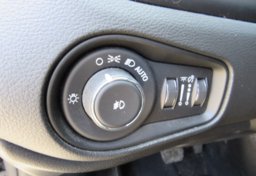 2015 Jeep Renegade - Image 43