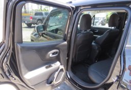 2015 Jeep Renegade - Image 23