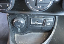 2015 Jeep Renegade - Image 42