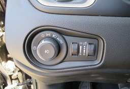 2015 Jeep Renegade - Image 44