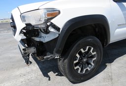 2017 Toyota Tacoma - Image 19