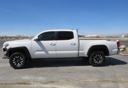 2017 Toyota Tacoma - Image 10