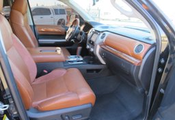 2014 Toyota Tundra Truck - Image 27