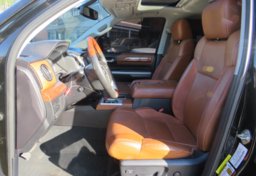 2014 Toyota Tundra Truck - Image 24