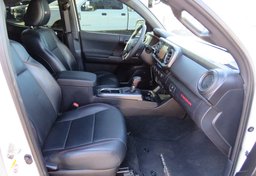 2019 Toyota Tacoma 4WD - Image 29