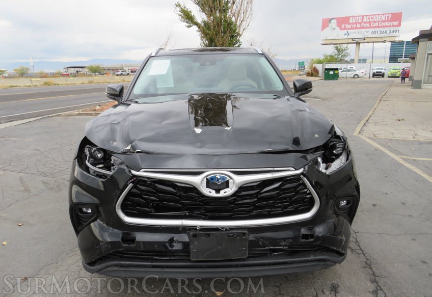 2021 Toyota Highlander - Image 11