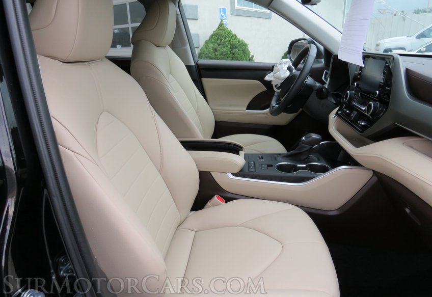 2021 Toyota Highlander - Image 28